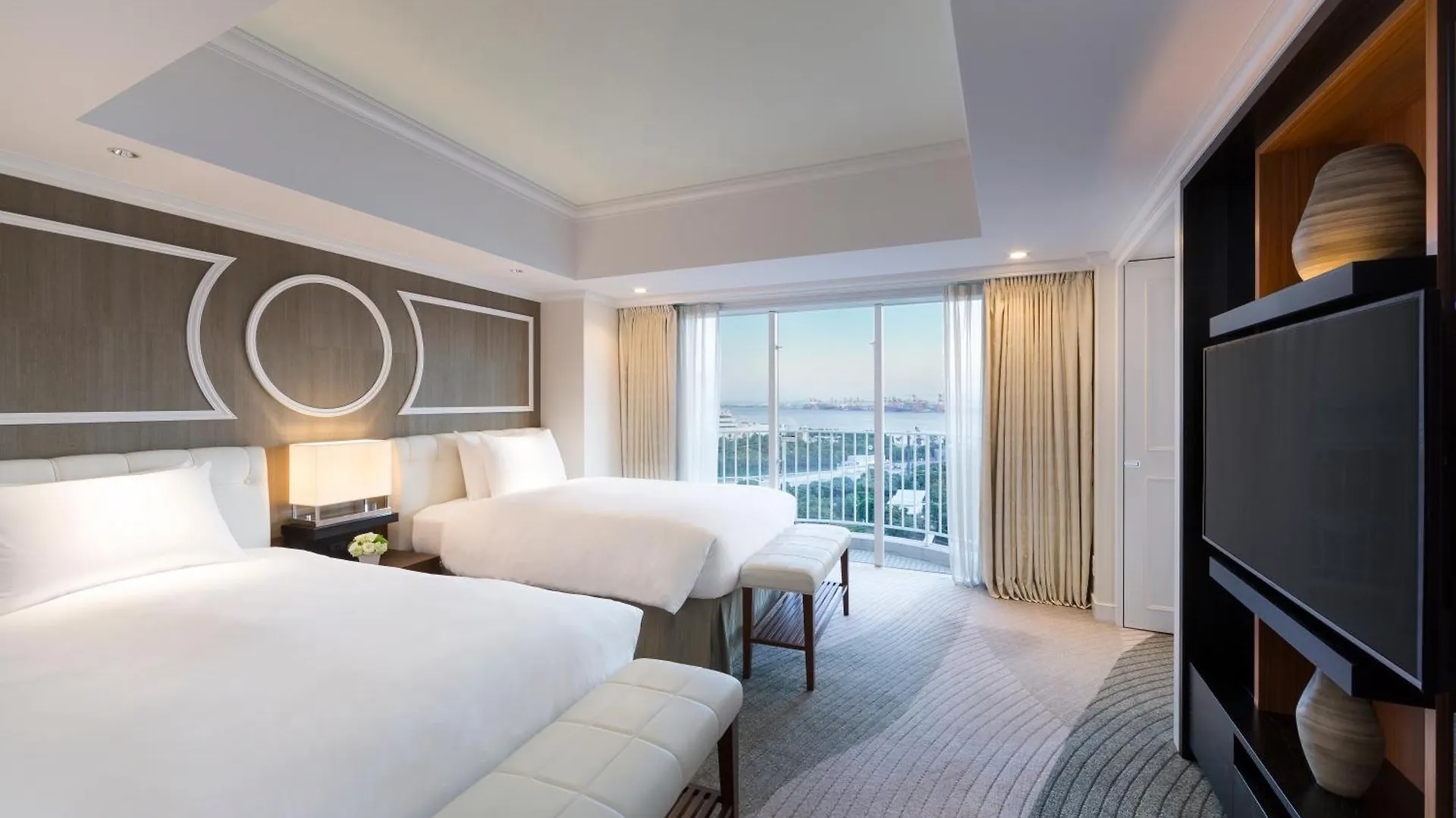 Hilton Tokyo Odaiba 5*,  Japan