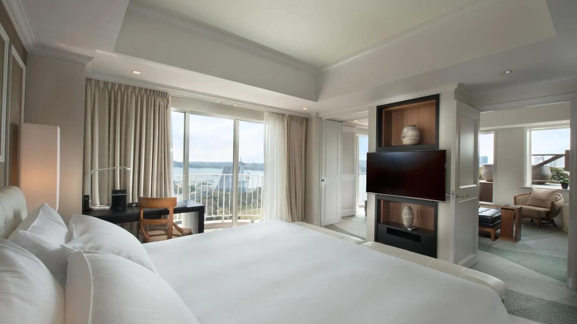 Hilton Tokyo Odaiba 5*,  Japan